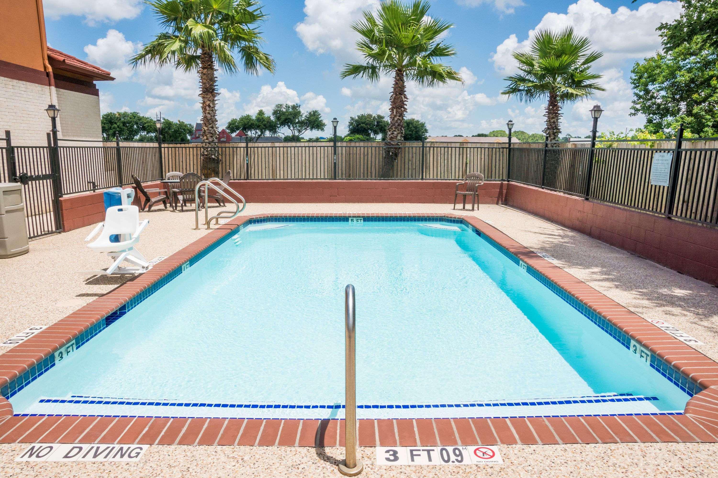 Super 8 By Wyndham Brookshire Tx Hotel Buitenkant foto